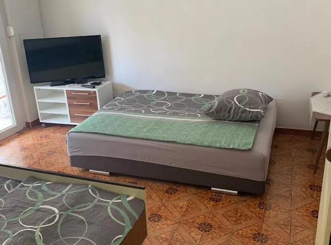 M&m Mirna Lokacija, Klima In Brezplacno Parkirisce Daire Lucija