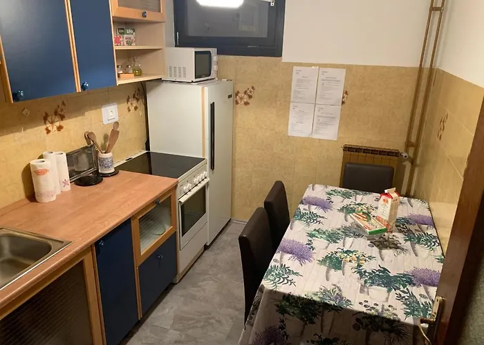 M&m Mirna Lokacija, Klima In Brezplacno Parkirisce * Lucija