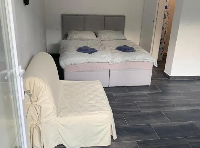 M&m Mirna Lokacija, Klima In Brezplacno Parkirisce Daire Lucija