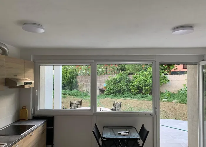 M&m Mirna Lokacija, Klima In Brezplacno Parkirisce *