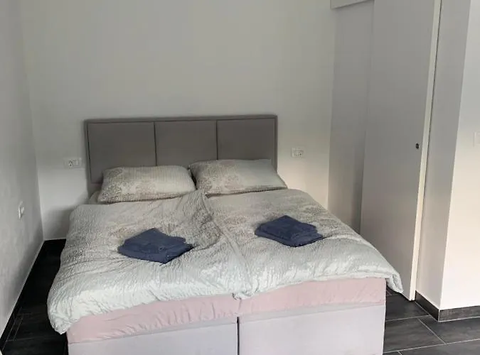 M&m Mirna Lokacija, Klima In Brezplacno Parkirisce *