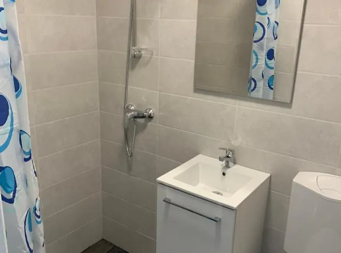 M&m Mirna Lokacija, Klima In Brezplacno Parkirisce