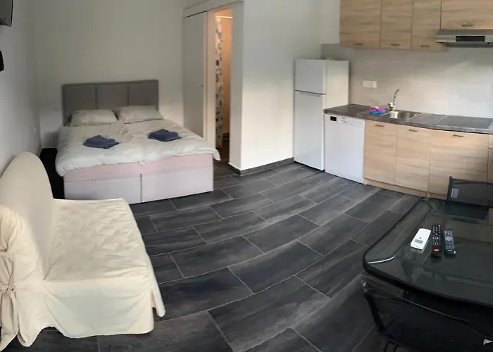 M&m Mirna Lokacija, Klima In Brezplacno Parkirisce *